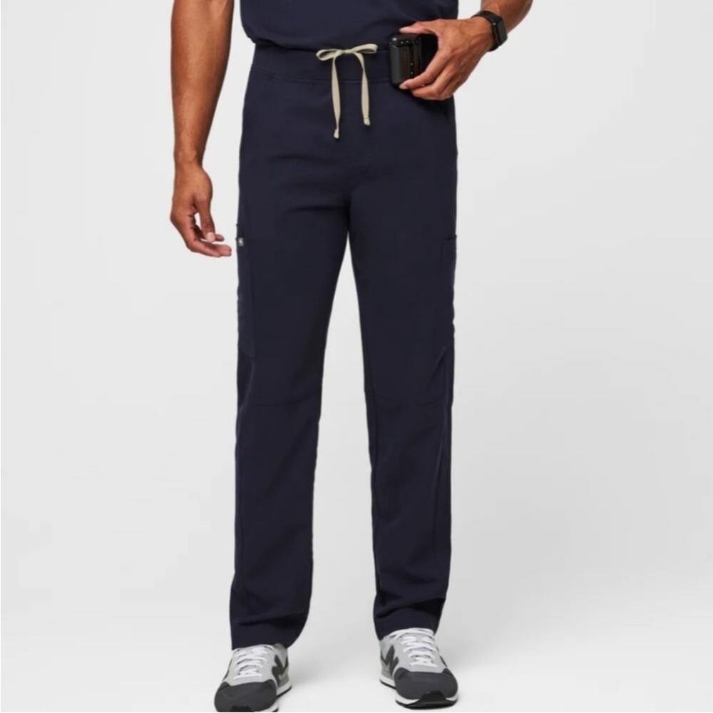 Figs Men's Navy Axim Cargo Scrub Pants M PO # 1803